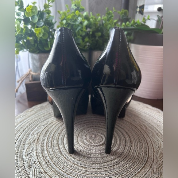 Mark Fisher Black Patent Leather Peep Toe Heels Platform Pumps sz 9.5 - Picture 3 of 5
